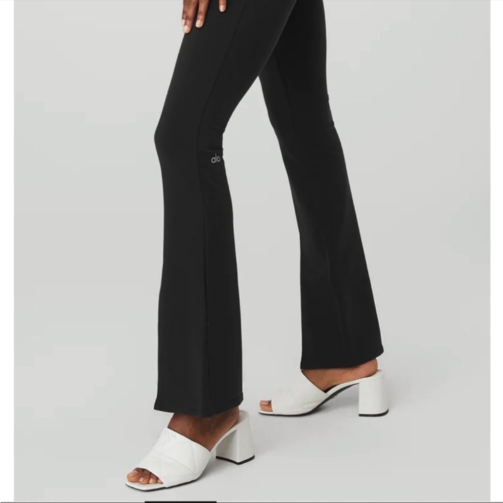 NWT Alo Yoga Flutter Leggings
